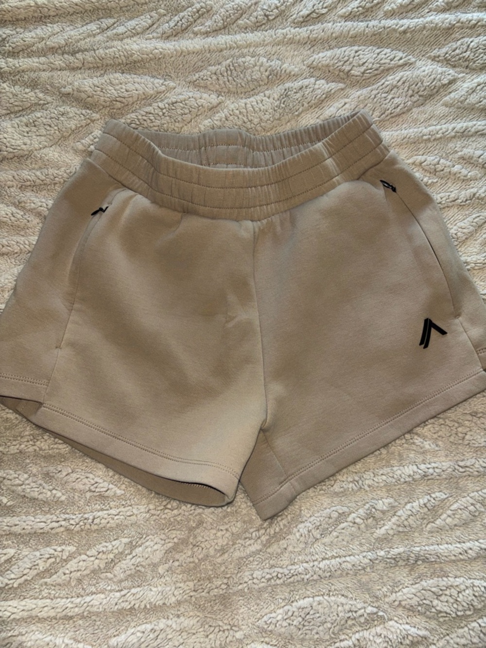 Alphalete Beige shorts